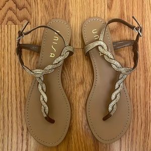 Unisa women’s gold metallic sandals ✨